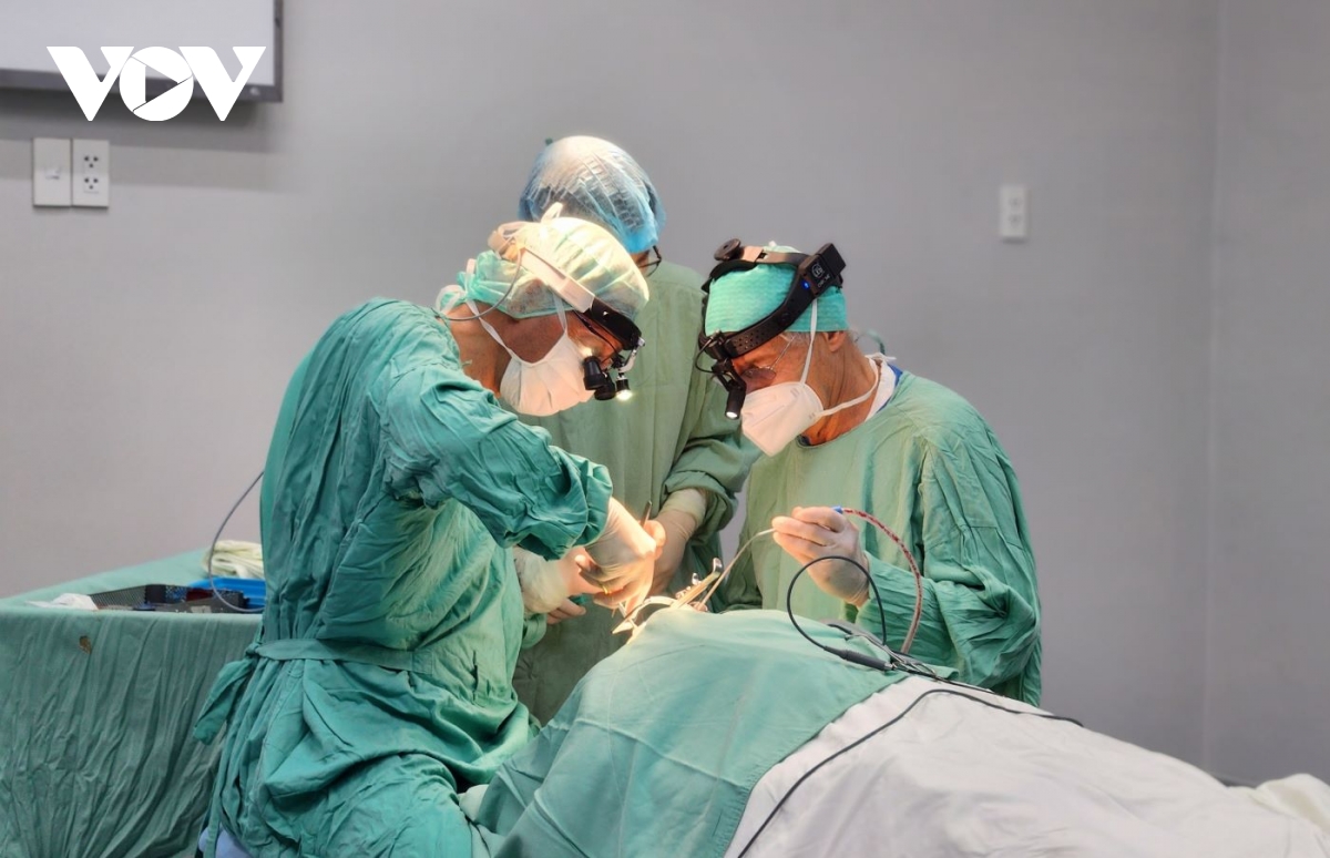 Phẫu thuật miễn phí giúp hơn 100 trẻ em bị dị tật hở môi, vòm miệng trên cả nước